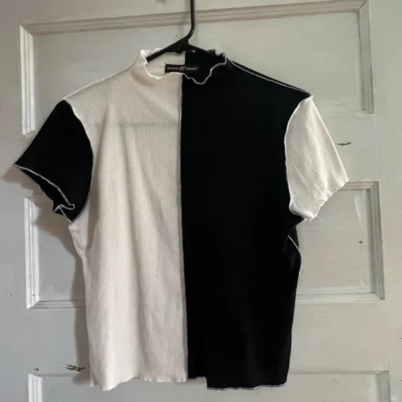 ❌ 💥💥Almost Famous B&W Tee💥💥 - Picture 1 of 4
